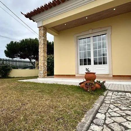 Tatil Evi Toca Dos Coelhos Silveira (Lisbon)