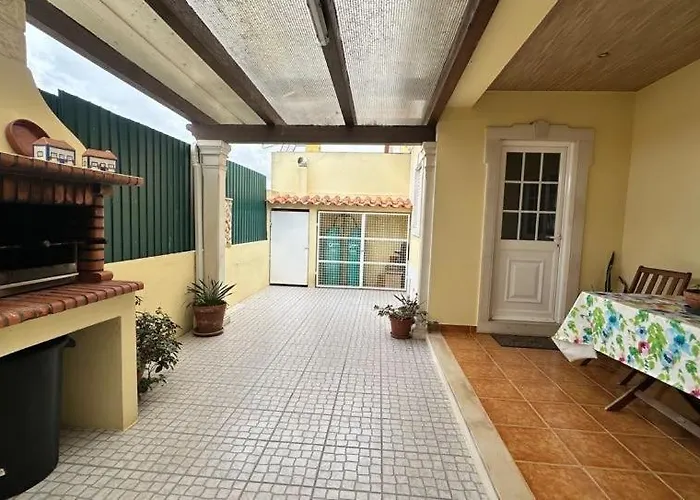 Tatil Evi Toca Dos Coelhos Silveira (Lisbon)