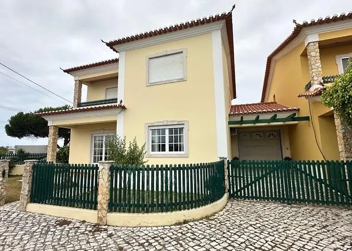 Toca Dos Coelhos Tatil Evi Silveira (Lisbon)